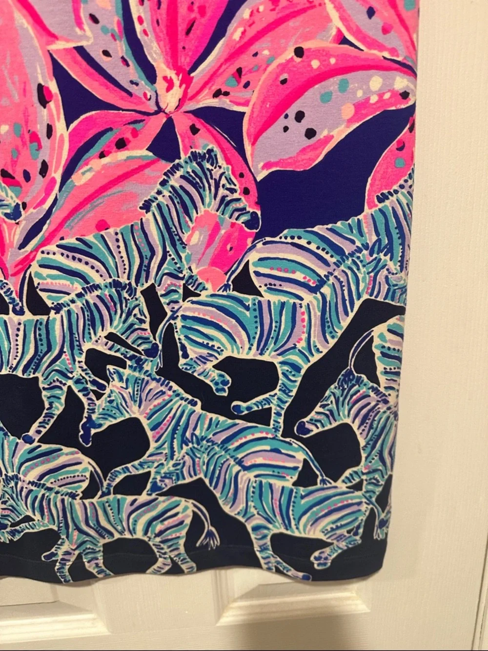 🦓 Lilly Pulitzer Navy Shift Dress with Hot Pink Floral Print - Picture 8 of 8